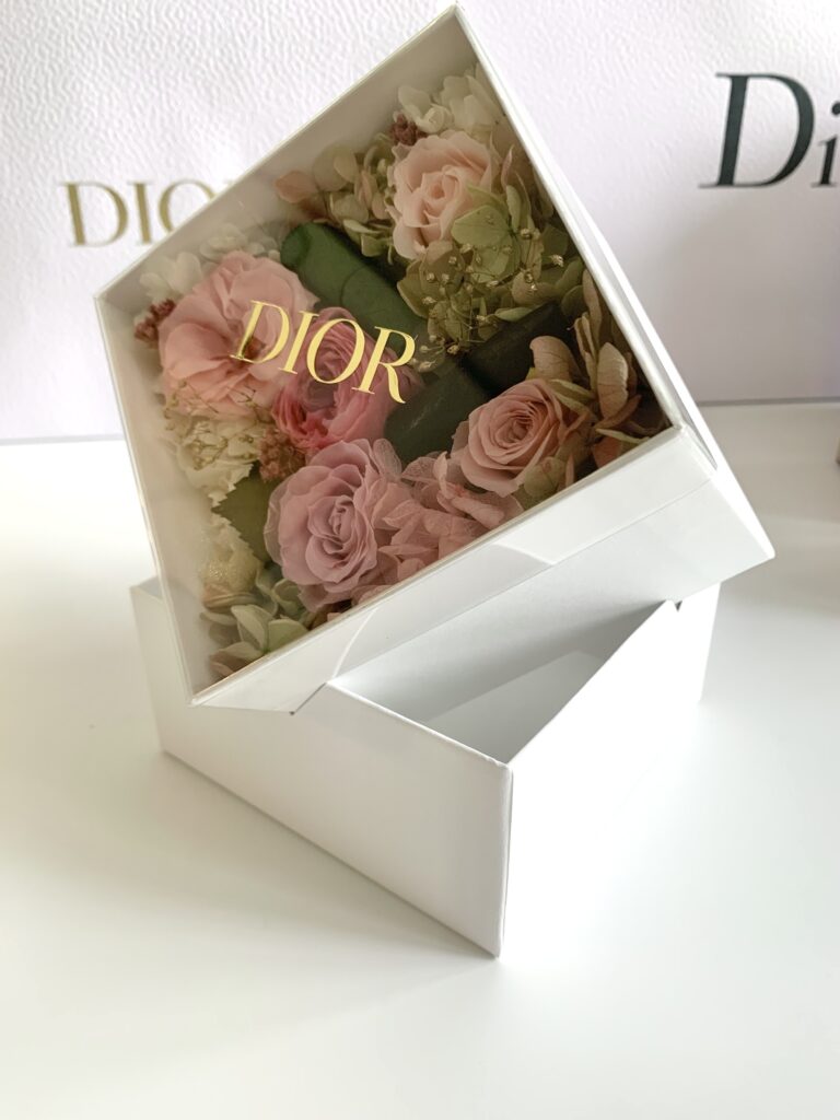 Dior９月最新ノベルティは花柄巾着ポーチとプリザーブドフラワー 