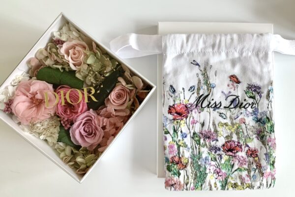 Dior９月最新ノベルティは花柄巾着ポーチとプリザーブドフラワー！もらってきた【ディオール2021年秋】