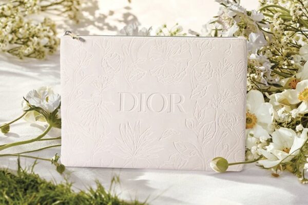 Dior4月の最新ノベルティ♡白いポーチが可愛すぎる！【ディオールオンライン/2022年マザーズデイ/母の日限定ラッピングボックス】