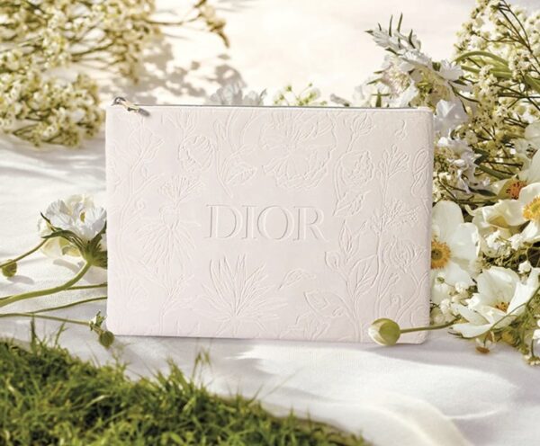 Dior4月の最新ノベルティ♡白いポーチが可愛すぎる！【ディオールオンライン/2022年マザーズデイ/母の日限定ラッピングボックス】
